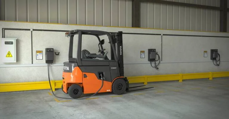 Why Businesses Choose Electric Forklifts