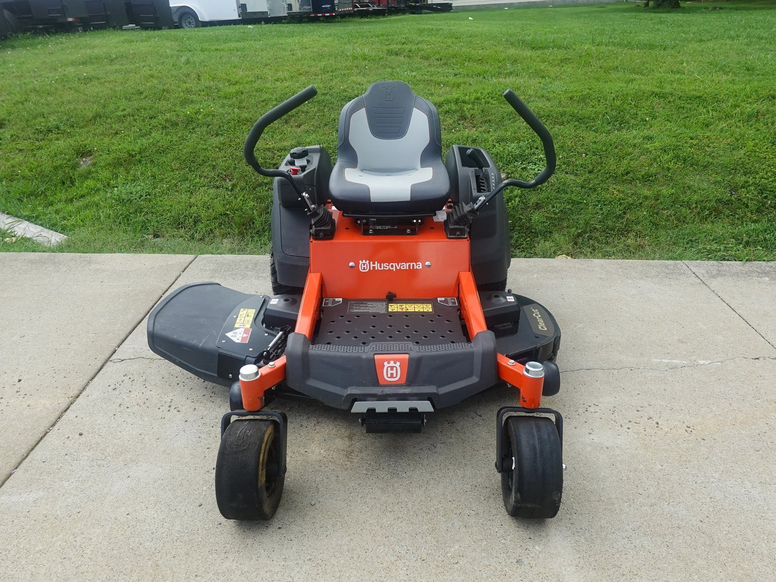 DSC05623.jpg Husqvarna Z248F Special Edition Zero Turn Mower 21.5HP Kawasaki (Scratch and Dent 1339) - Image 1