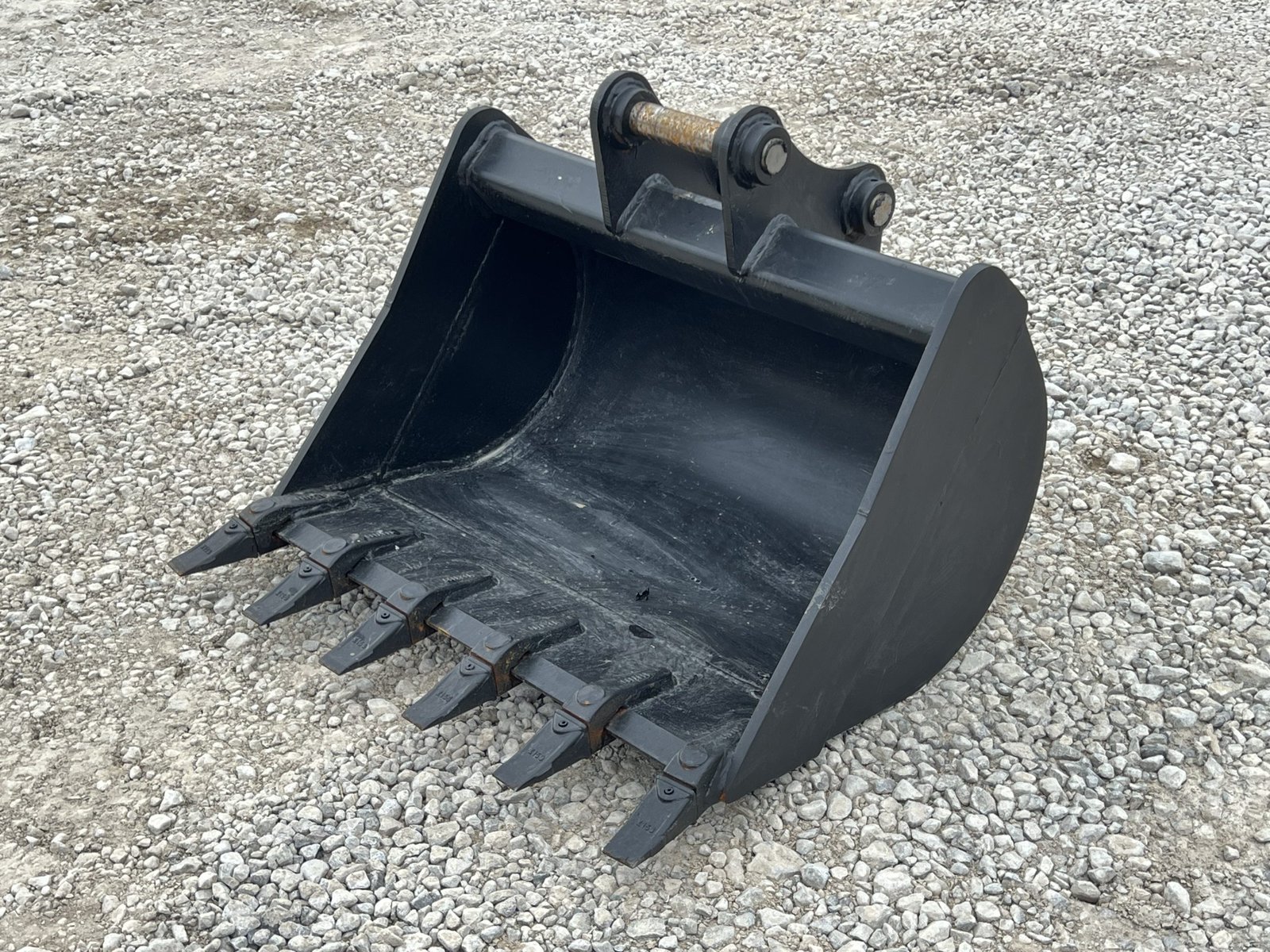 IMG_0613-scaled-1.jpeg 36″ Digging Tooth Bucket Fits CAT 306 Mini Excavator - Image 1