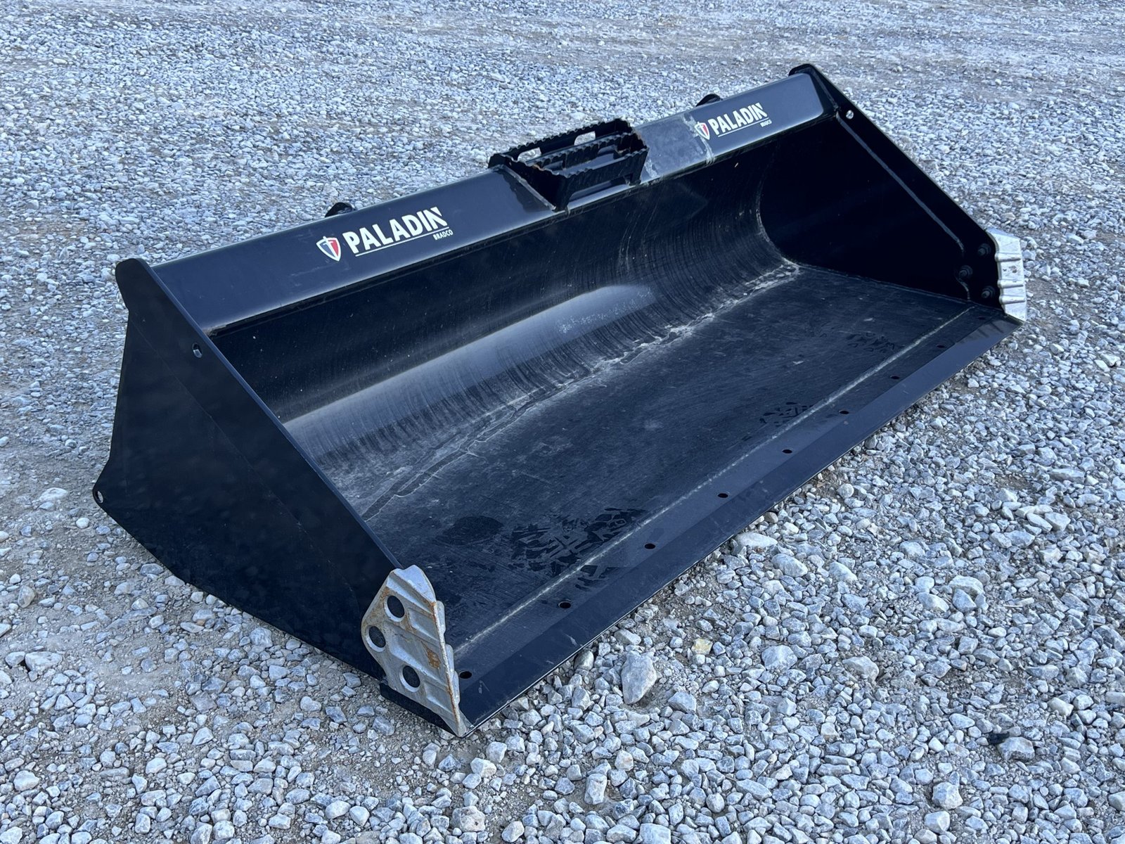 IMG_1880-scaled-1.jpeg 2023 78″ Paladin Bradco Smooth Low Profile Bucket Fits Skid Steer Loader - Image 1