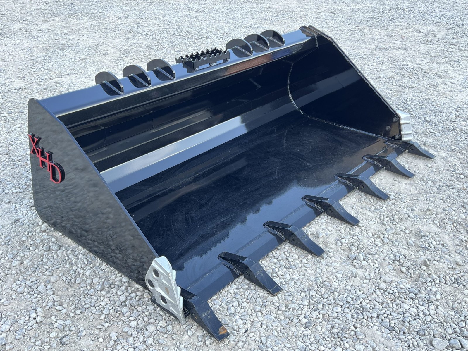 IMG_9832-scaled-1.jpeg XHD 73″ Severe Duty Tooth Bucket with Side Cutters Fits Compact Track Loader - Image 1