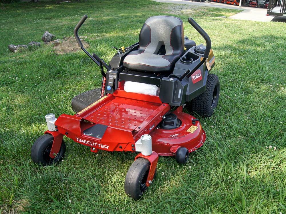 dsc04632_4-1.jpg Toro 77401 42″ TimeCutter Zero Turn Mower 22.5HP Briggs - Image 1